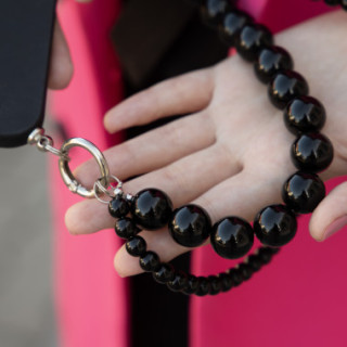 MATOWE ETUI DO XIAOMI REDMI NOTE 15 5G Z CZARNYM ŁAŃCUSZKIEM KORALE BLINK 100 CZARNY