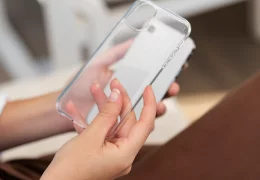 JAK DBAĆ O SWOJE ETUI NA TELEFON, ABY SŁUŻYŁO JAK NAJDŁUŻEJ – PORADY DOTYCZĄCE PIELĘGNACJI I KONSERWACJI.
